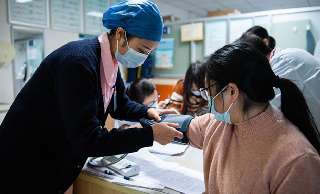做好新冠重点人群动态服务和“关口前移”