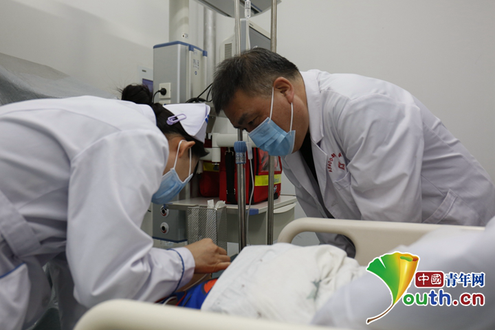 守护航天人健康！医疗专家团队走进东风航天城开展义诊(图2)